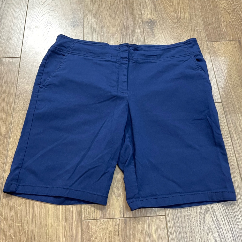 Izod Golf Shorts Women Size 14 Navy Blue Zip Pockets Logo Athletic